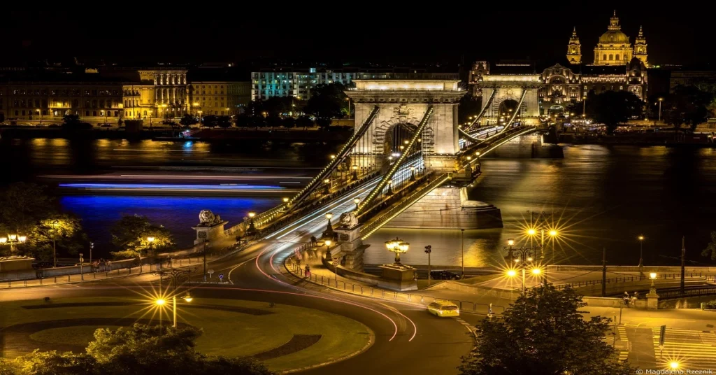 That’s why playbattlesquare exploring Paris after dark can be such an interesting travel